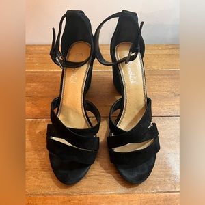 Splendid Nolan Block Heel Sandal Black
Suede Size 9.5